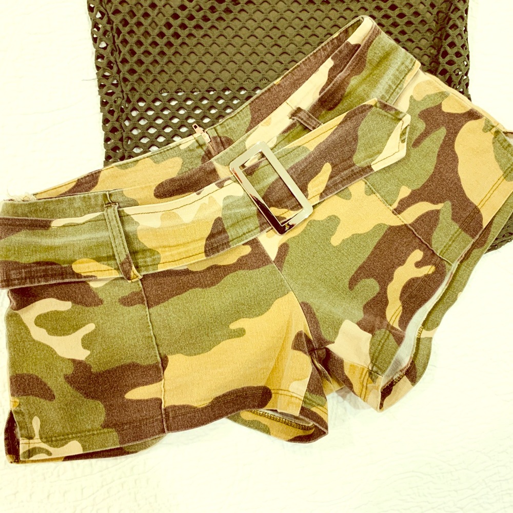 Short Camouflage Shorts Size Small